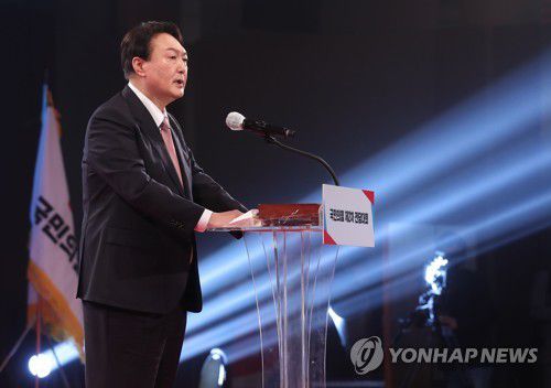 지명 감사 인사말하는 국민의힘 윤석열 대선후보(서울=연합뉴스) 국민의힘 윤석열 대선후보가 5일 서울 용산구 효창동 백범김구기념관에서 열린 제2차 전당대회에서 지명 감사 인사말을 하고 있다. 2021.11.5 [국회사진기자단] toadboy@yna.co.kr