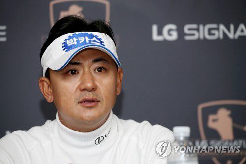인터뷰하는 박상현 프로(서울=연합뉴스) 박상현 프로가 4일 경기 파주시 서원밸리CC에서 열린 2021 KPGA 투어 시즌 최종전 'LG SIGNATURE 플레이어스 챔피언십'에서 인터뷰하고 있다. 2021.11.4      [KPGA 제공. 재판매 및 DB 금지] photo@yna.co.kr