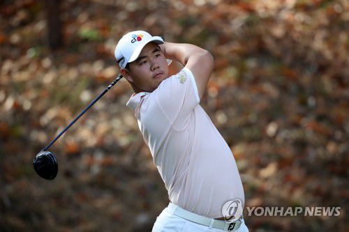 드라이버 티샷하는 김주형(서울=연합뉴스) 7일 경기 파주시 서원밸리CC에서 열린 KPGA 코리안투어 LG 시그니처 플레이어스 챔피언십 최종라운드 4번 홀에서 김주형이 드라이버 티샷하고 있다. 2021.11.7      [KPGA 제공. 재판매 및 DB 금지] photo@yna.co.kr