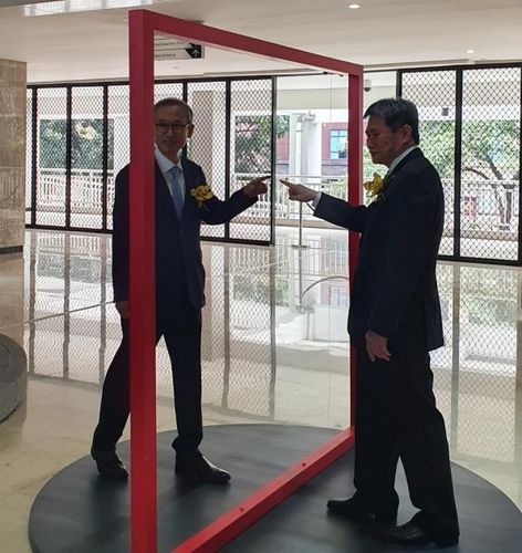 미러맨 포토존에 선 임성남 대사(왼쪽)와 림 족 호이 사무총장[주아세안 한국대표부 제공·재판매 및 DB 금지]