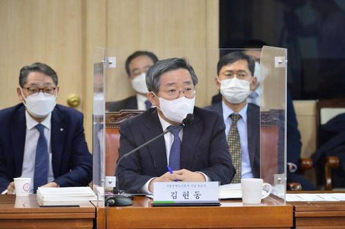 김헌동 서울주택도시공사(SH) 사장 후보자(서울=연합뉴스) 10일 서울시의회에서 열린 서울주택도시공사 사장 후보자에 대한 인사청문회에서 김헌동 후보자가 발언하고 있다. 2021.11.10 [서울시의회 제공. 재판매 및 DB 금지]