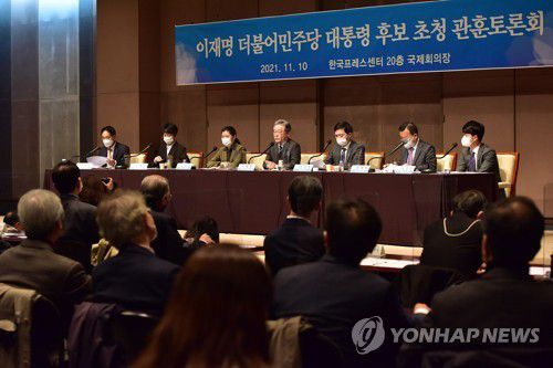 관훈클럽 초청 토론회에서 기조연설하는 이재명(서울=연합뉴스) 더불어민주당 이재명 대선 후보가 10일 서울 중구 한국프레스센터에서 열린 관훈클럽 초청 토론회에서 기조연설을 하고 있다. 2021.11.10 [국회사진기자단] toadboy@yna.co.kr