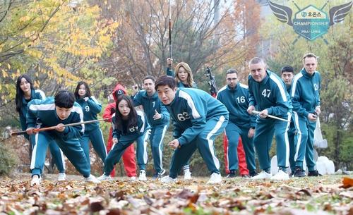 '오징어게임' 복장을 한 채 포즈 취한 PBA-LPBA 간판선수들[PBA 제공. 재판매 및 DB 금지]