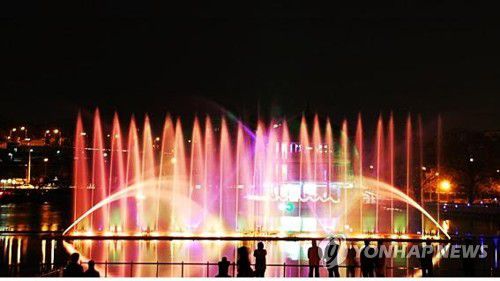 전주 덕진공원 야간 분수 쇼[전주시 제공]