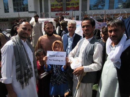 NEI에 감사함을 표하는 아프가니스탄 사람들[권순영 대표 제공]