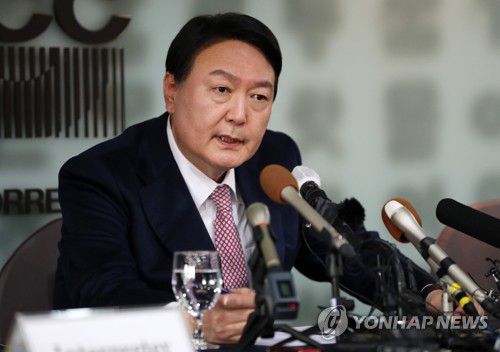 윤석열 외신기자클럽 간담회(서울=연합뉴스) 국민의힘 윤석열 대선 후보가 12일 서울 중구 한국프레스센터 서울외신기자클럽에서 기자간담회를 하고 있다. 2021.11.12 [국회사진기자단] toadboy@yna.co.kr