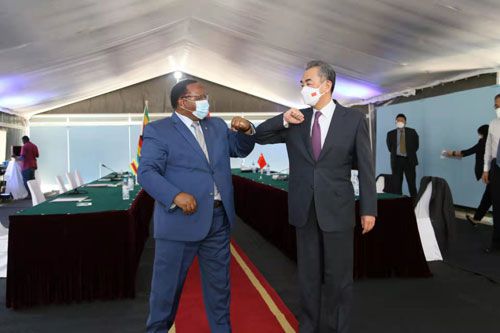 왕이 중국 외교부장과 짐바브웨 외무장관[중국 외교부 제공]