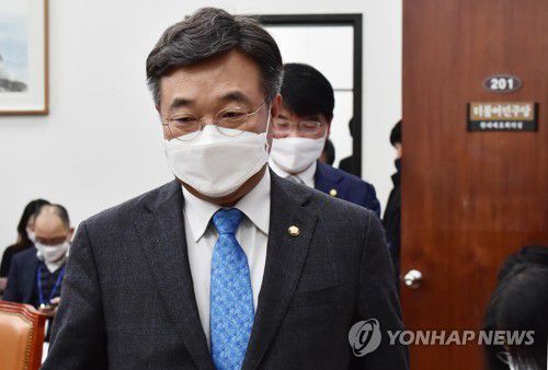 원내대책회의 참석하는 윤호중(서울=연합뉴스) 하사헌 기자 = 더불어민주당 윤호중 원내대표가 30일 국회에서 열린 원내대책회의에 참석하고 있다. 2021.11.30 [국회사진기자단] toadboy@yna.co.kr