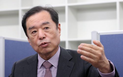 연합뉴스와 인터뷰하는 국민의힘 김병준 상임선대위원장 (서울=연합뉴스) 하사헌 기자 = 국민의힘 김병준 상임선대위원장이 지난달 30일 서울 여의도 국민의힘 당사에서 연합뉴스와 인터뷰하고 있다. 2021.12.1