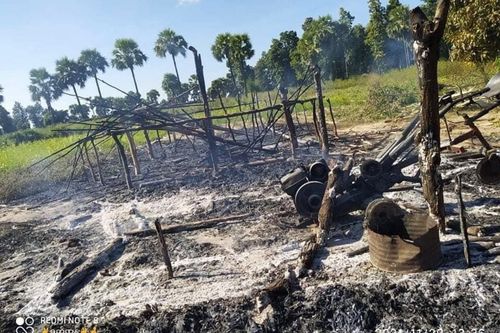 군경에 의해 불타버린 사가잉주 타바인구의 한 가옥 [SNS 캡처. 재판매 및 DB 금지]