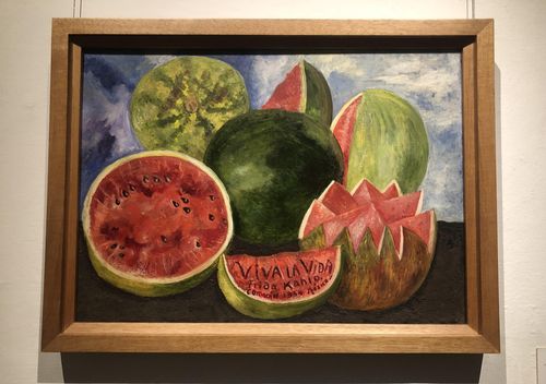 프리다 칼로의 마지막 작품 '비바 라 비다' (멕시코시티=연합뉴스) 고미혜 특파원 = 프리다 칼로가 세상을 떠나기 전 완성한 마지막 작품인 '비바 라 비다'(Viva la vida·인생이여 만세)가 멕시코시티 프리다 칼로 박물관에 걸려있다. 2021.12.5.  mihye@yna.co.kr