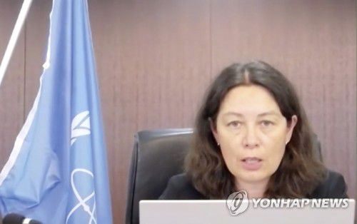 후쿠시마 오염수 방류 관련 발언하는 IAEA 사무차장(도쿄 AP=연합뉴스) 일본을 방문한 리디 에브라르 국제원자력기구(IAEA) 사무차장이 지난 9월 9일 도쿄 일본 포린프레스센터(FPCJ)에서 온라인 기자회견을 하고 있다. 에브라르 사무차장은 일본 후쿠시마 제1원전 방사능 오염수 방류 과정의 안정성 평가에 한국과 중국 등 인근 국가도 참여하게 될 것이라고 밝혔다. [FPCJ 제공 영상 캡처] knhknh@yna.co.kr