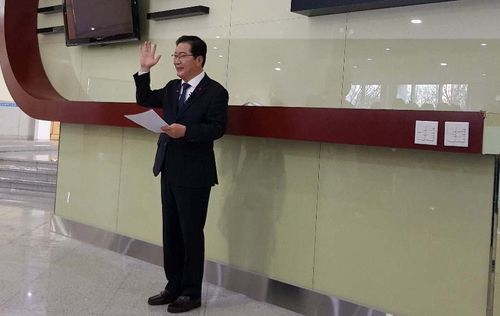 시장선거 출마의사 밝히는 장종태 서구청장