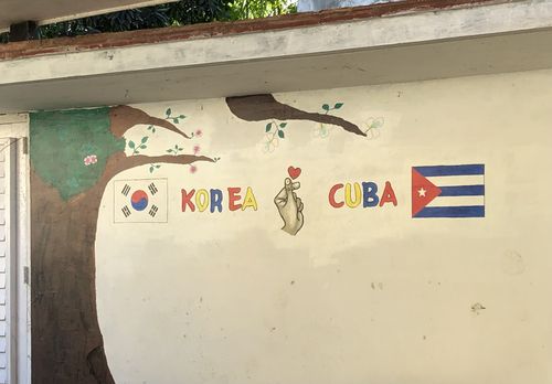 더 가까워진 한국과 쿠바를 기다리며 (아바나=연합뉴스) 고미혜 특파원 = 쿠바 아바나 한인후손 문화원에 그려진 벽화. 2021.12.13. mihye@yna.co.kr