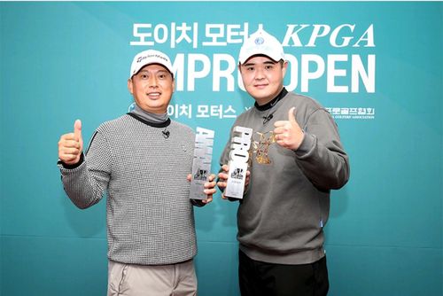 도이치모터스·KPGA 암 프로오픈에서 우승한 한민규(왼쪽)과 전민규[KPGA 제공. 재판매 및 DB 금지]