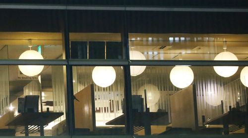 썰렁한 도쿄 초밥집(도쿄=연합뉴스) 이세원 특파원 = 16일 오후 일본 도쿄(東京) 다이토(台東)구에 있는 한 유명 초밥 체인점이 한산한 모습을 보인다.