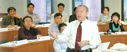 뉴욕대 스턴 스쿨 연수 프로그램에 참여하는 김건희 씨(오른쪽 상단) [이준석 대표 페이스북 링크 기사 사진 캡처]