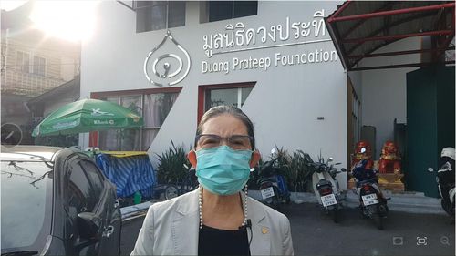 끌렁떠이 빈민들을 돕고 있는 쁘라팁 웅송탐 여사. 2021.12.17[방콕=연합뉴스] 김남권 특파원