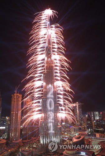 2021년 신년 맞이 두바이 부르즈 칼리파 불꽃놀이[EPA 연합뉴스 자료사진. 재판매 및 DB 금지]