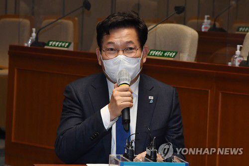 의총에서 발언하는 송영길 대표(서울=연합뉴스) 하사헌 기자 = 더불어민주당 송영길 대표가 22일 서울 여의도 국회에서 열린 의원총회에서 발언하고 있다. 2021.12.22 [국회사진기자단] toadboy@yna.co.kr