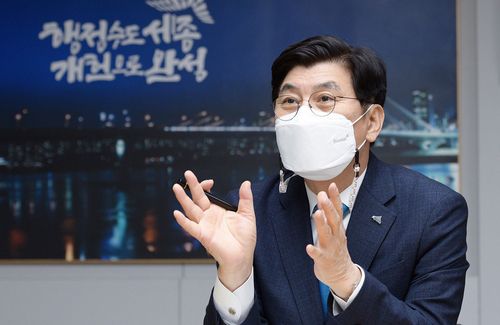 신년 인터뷰하는 이춘희 세종시장 (세종=연합뉴스) 이춘희 세종시장이 27일 집무실에서 연합뉴스와 신년 인터뷰를 하고 있다. 2021.12.27 [세종시 제공. 재판매 및 DB 금지]