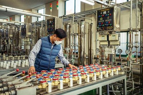 수도사업소에 보급될 교체용 수도계량기(동파 안전계량기)를 점검하는 모습[서울시 제공. 재판매 및 DB 금지]