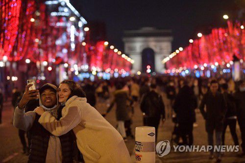 확진자 하루 20만명…프랑스의 신년맞이 [AFP 연합뉴스 자료사진. DB 및 재판매 금지]