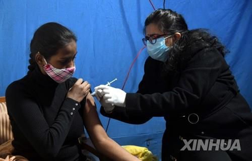 인도 뉴델리에서 진행된 코로나19 백신 접종. [신화 연합뉴스 자료사진. 재판매 및 DB 금지]