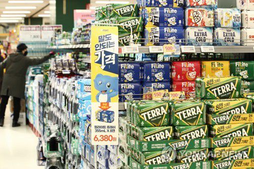 이달 6일 서울 시내 한 대형마트에 진열된 맥주[연합뉴스 자료사진]