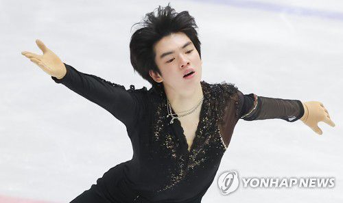 연기 펼치는 차준환(의정부=연합뉴스) 김도훈 기자 = 8일 경기도 의정부실내빙상장에서 열린 제76회 전국 남녀 피겨스케이팅 종합선수권대회 겸 2022 베이징동계올림픽 국가대표 2차 선발전 남자 쇼트프로그램에 출전한 고려대 차준환이 연기를 펼치고 있다. 2022.1.8 superdoo82@yna.co.kr