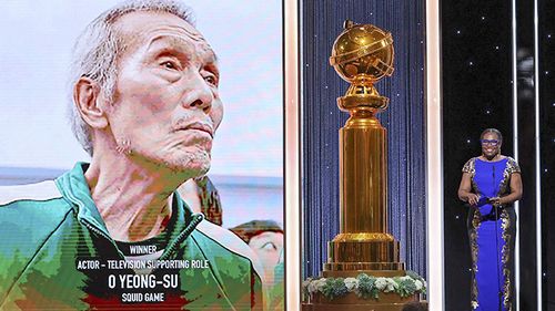 '오징어 게임' 오영수, 골든글로브 남우조연상 수상(베벌리힐스 AFP=연합뉴스) 9일(현지시간) 미국 캘리포니아주 베벌리힐스 힐튼 호텔에서 열린 제79회 미국 골든글로브 시상식에서 TV 부문 남우조연상으로 한국 배우 오영수(78)가 호명되고 있다. 그는 넷플릭스의 한국 드라마 '오징어 게임'에서 '오일남' 역을 맡았으며, 한국 배우 최초로 이 시상식에서 연기상을 받았다. '오징어 게임'은 작품상과 남우주연상 후보에도 올랐지만, 수상은 불발됐다. 이 시상식을 주관하는 할리우드외신기자협회(HFPA)는 백인 위주의 회원 구성과 성차별 논란, 부정부패 의혹으로 논란에 휩싸인 상태며, '오징어 게임' 관계자들은 이날 시상식에 참석하지 않았다. [HFPA 제공]. 2022.1.10 knhknh@yna.co.kr