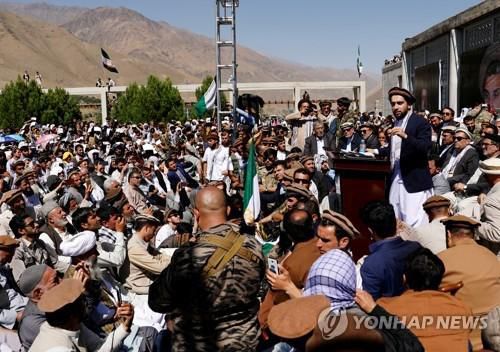 마수드와 지지자들[로이터 연합뉴스 자료사진. 재판매 및 DB 금지]