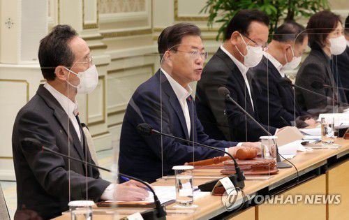 문재인 대통령, 제1회 중앙지방협력회의 주재(서울=연합뉴스) 서명곤 기자 = 문재인 대통령이 13일 오전 청와대 영빈관에서 열린 제1회 중앙지방협력회의를 주재하고 있다.  2022.1.13 seephoto@yna.co.kr