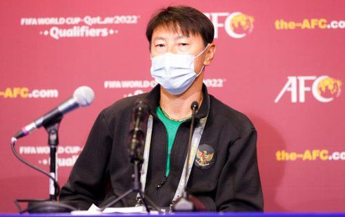 인터뷰하는 인니 축구대표팀 신태용 감독 [인도네시아 축구협회 홈페이지 캡처. 재판매 및 DB 금지]