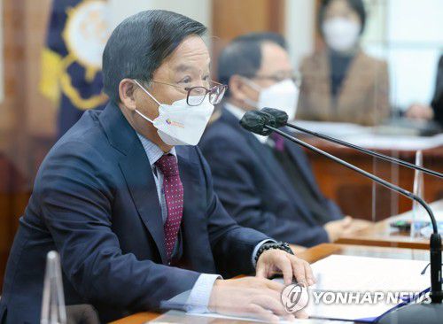 발언하는 조해주 중앙선관위 상임위원퇴임을 앞둔 조해주 중앙선거관리위원회 상임위원이 지난 12일 경기도 과천시 중앙선관위에서 열린 2022년 주요업무 및 양대선거 종합선거대책회의에서 발언하고 있다. [연합뉴스 자료사진]