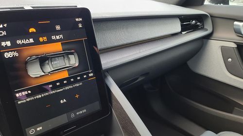 폴스타 2 내부[최평천 촬영]