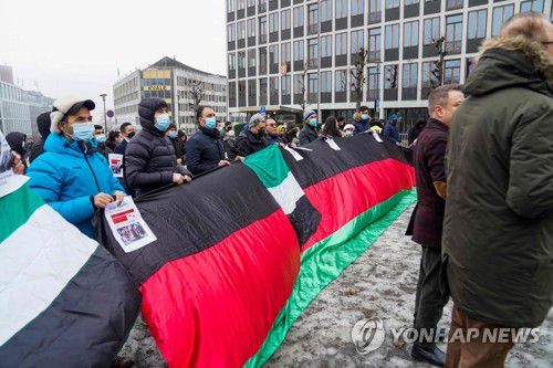 노르웨이 외무부 밖에서 탈레반 반대 시위 개최(오슬로 Torstein Bøe/NTB/AFP=연합뉴스)