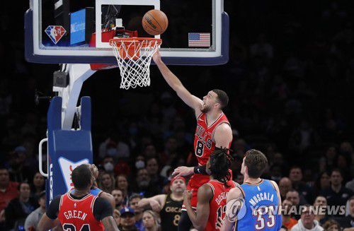 시카고 잭 라빈(8번)의 슛[Alonzo Adams-USA TODAY Sports/로이터=연합뉴스]