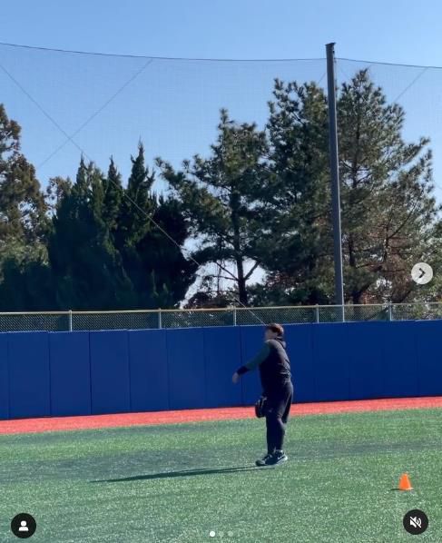 제주 캠프에서 롱 토스하는 류현진[에이스펙코퍼레이션 인스타그램 캡처. 재판매 및 DB금지]