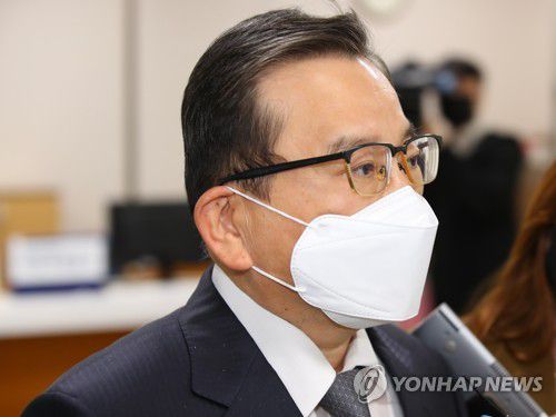 2심 일부 유죄로 법정구속된 김학의 전 차관[연합뉴스 자료사진]