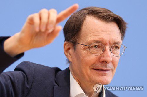 카를 라우터바흐 독일 보건장관[AFP 연합뉴스 자료사진 재배포 및 DB 금지]