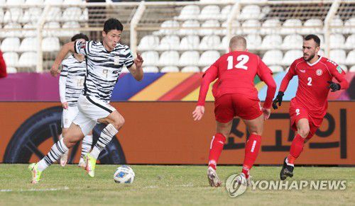 드리블하는 조규성(시돈=연합뉴스) 김인철 기자 = 27일(현지시간) 레바논 시돈의 시립경기장에서 열린 2022 카타르 월드컵 아시아 최종예선 조별리그 A조 7차전 대한민국과 레바논의 경기. 조규성이 드리블을 하고 있다. 2022.1.27 yatoya@yna.co.kr