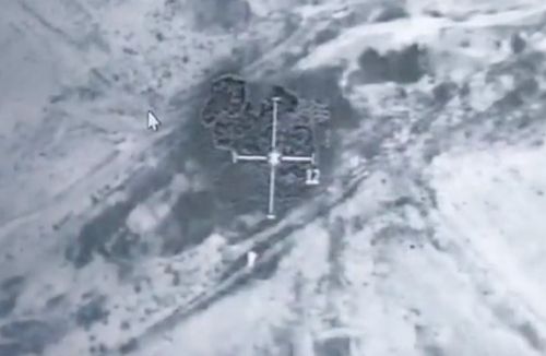 UAE 국방부가 공개한 예멘 반군 미사일 발사 지점 폭격 모습[UAE 국방부 트위터 캡처. 재판매 및 DB 금지]