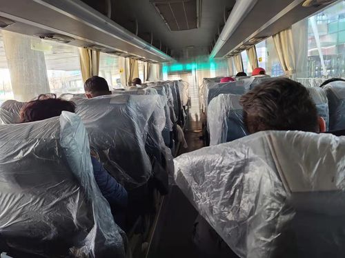 입국자들을 격리 호텔로 이송하는 버스 [촬영 박종국 기자]