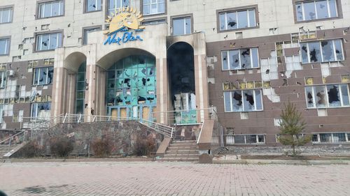 시위대의 공격받은 누르오탄 당사(알마티=연합뉴스) 카자흐스탄 소요사태 당시 시위대의 공격으로 피해를 입은 카자흐스탄 집권 여당인 '누르오탄' 당사의 1월 12일 모습. 2022.2.5 [연합뉴스 자료사진] almatykim67@yna.co.kr