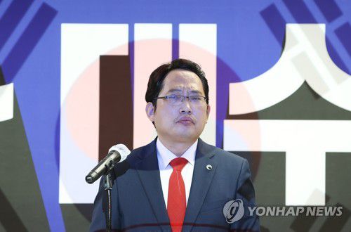 최대집 전 의협 회장 대선출마 선언(서울=연합뉴스) 신준희 기자 = 최대집 전 대한의사협회장이 8일 중구 한 세미나실에서 대선 출마 선언을 하고 있다. 2021.7.8 hama@yna.co.kr