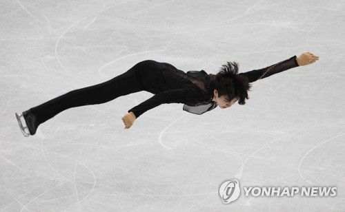 [올림픽] 차준환, 혼신의 연기(베이징=연합뉴스) 황광모 기자 = 차준환이 8일 중국 베이징 캐피탈 실내 경기장에서 열린 2022 베이징 동계올림픽 피겨스케이팅 남자 싱글 쇼트 프로그램 경기에서 이터널 이클립스의 '페이트 오브 더 클락메이커(Fate of the Clockmaker)' 음악에 맞춰 연기를 펼치고 있다. 2022.2.8 hkmpooh@yna.co.kr