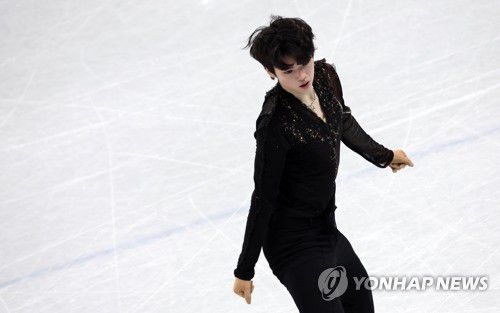 [올림픽] 쇼트 연기 펼치는 차준환(베이징=연합뉴스) 임화영 기자 = 차준환이 8일 중국 베이징 캐피탈 실내 경기장에서 열린 2022 베이징 동계올림픽 피겨스케이팅 남자 싱글 쇼트 프로그램 경기에서 이터널 이클립스의 '페이트 오브 더 클락메이커(Fate of the Clockmaker)' 음악에 맞춰 연기를 펼치고 있다. 2022.2.8 hwayoung7@yna.co.kr