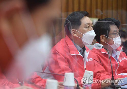 발언하는 김기현 원내대표(서울=연합뉴스) 하사헌 기자 = 국민의힘 김기현 원내대표가 11일 오전 서울 여의도 국회에서 열린 원내대책회의에서 발언하고 있다. 2022.2.11 [국회사진기자단] toadboy@yna.co.kr