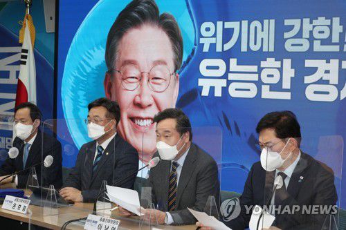 발언하는 이낙연 총괄선대위원장(서울=연합뉴스) 하사헌 기자 = 더불어민주당 이낙연 총괄선대위원장이 11일 오전 서울 여의도 중앙당사에서 열린 선대위 본부장단회의에서 발언하고 있다. 2022.2.11 [국회사진기자단] toadboy@yna.co.kr